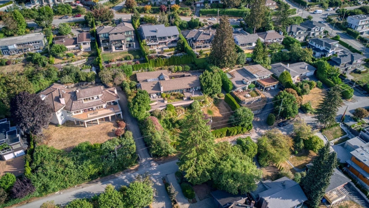 Mudroom Photo of 2237 Palmerston Avenue, West Vancouver, BC