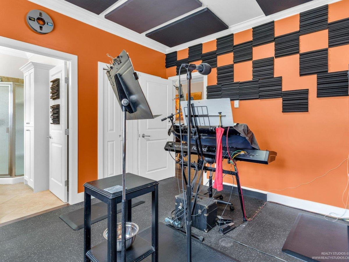 Entry Foyer Photo of 7227 Barnet Road, Burnaby, BC