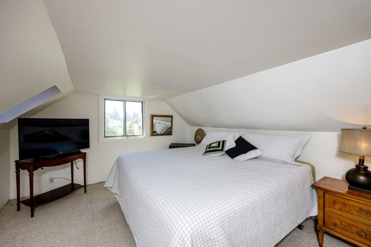 Basement Recreation Room Photo of 1061 Gladwin Drive, North Vancouver, BC