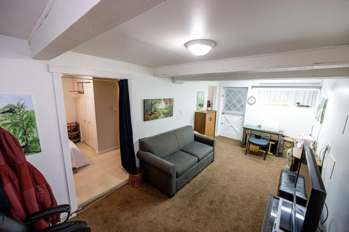 Entry Foyer Photo of 1061 Gladwin Drive, North Vancouver, BC