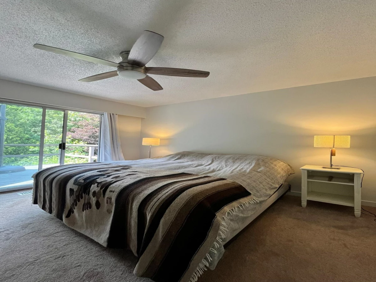 Powder Room Photo of 11285 133a Street, Surrey, BC