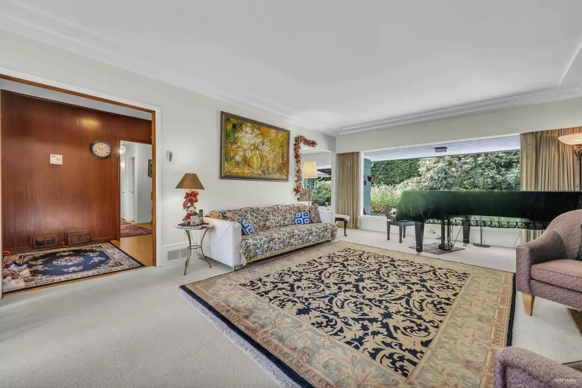 Kitchen Island Photo of 1258 W 33rd Avenue, Vancouver, BC