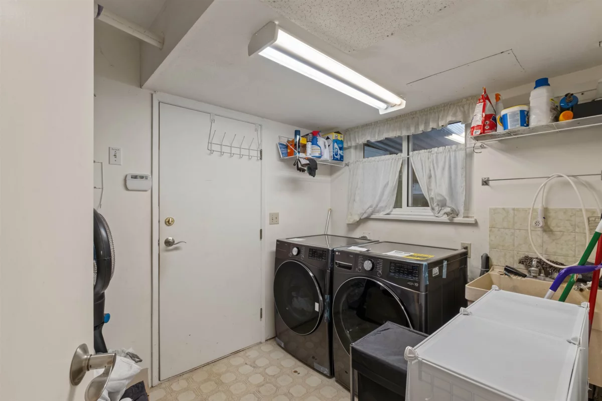 Entry Foyer Photo of 311 April Road, Port Moody, BC