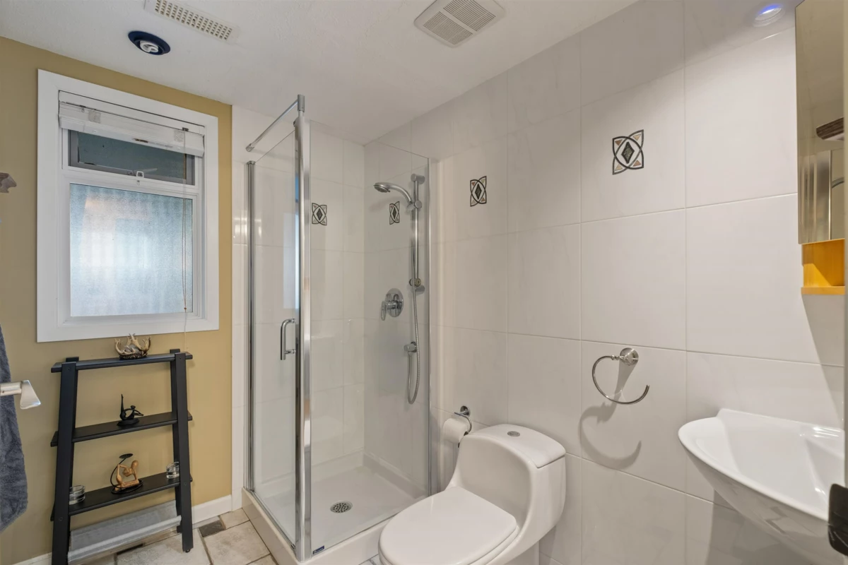 Hallway Photo of 311 April Road, Port Moody, BC