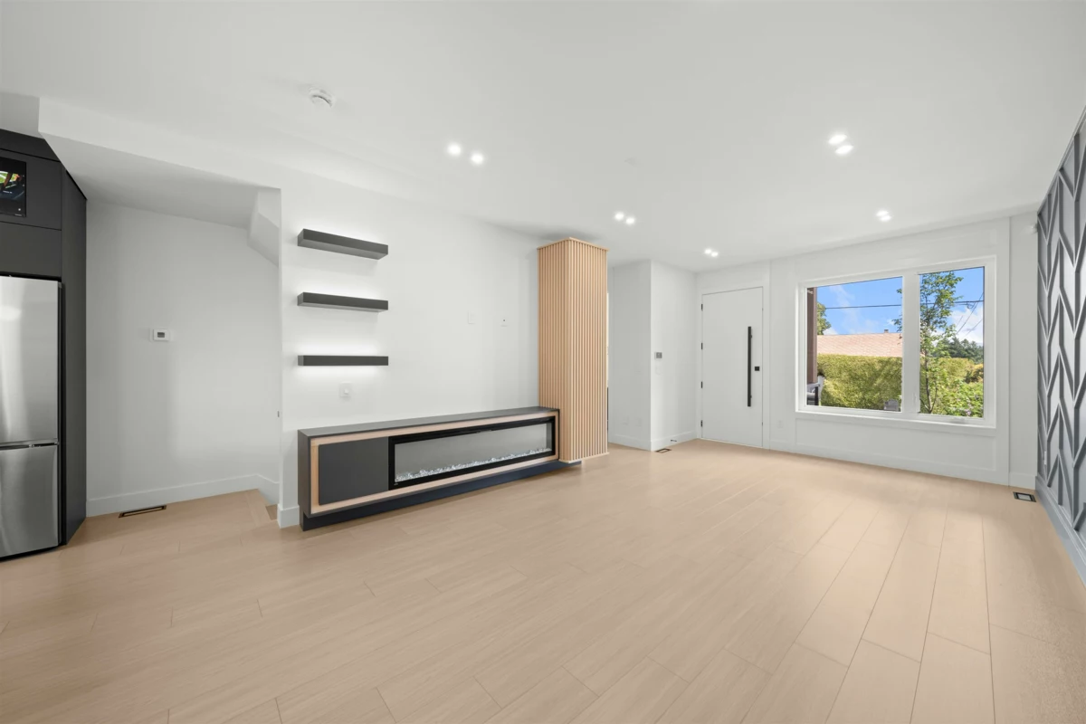 Living Room Photo of 2 314 Nelson Street, Coquitlam, BC