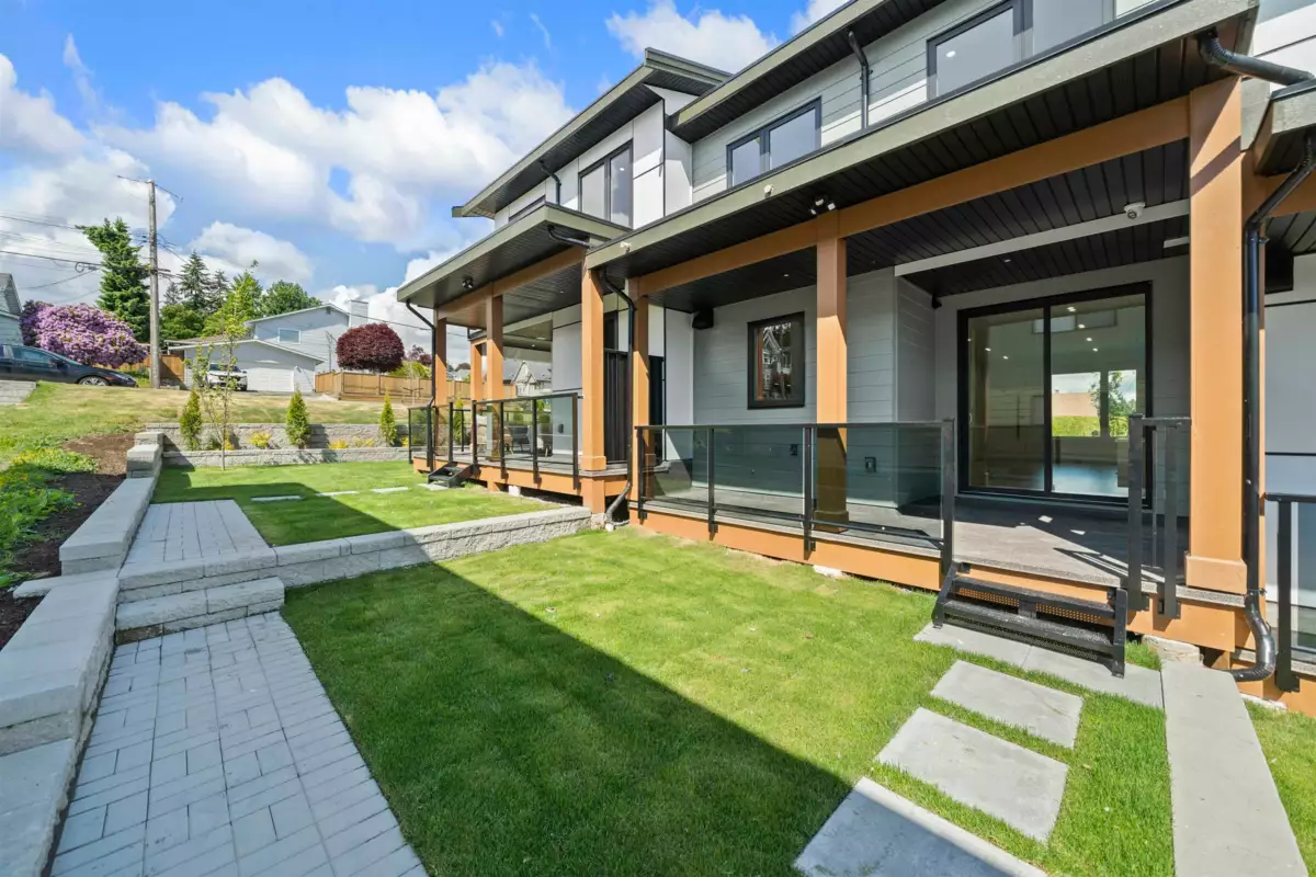 Outdoor Patio Photo of 2 314 Nelson Street, Coquitlam, BC