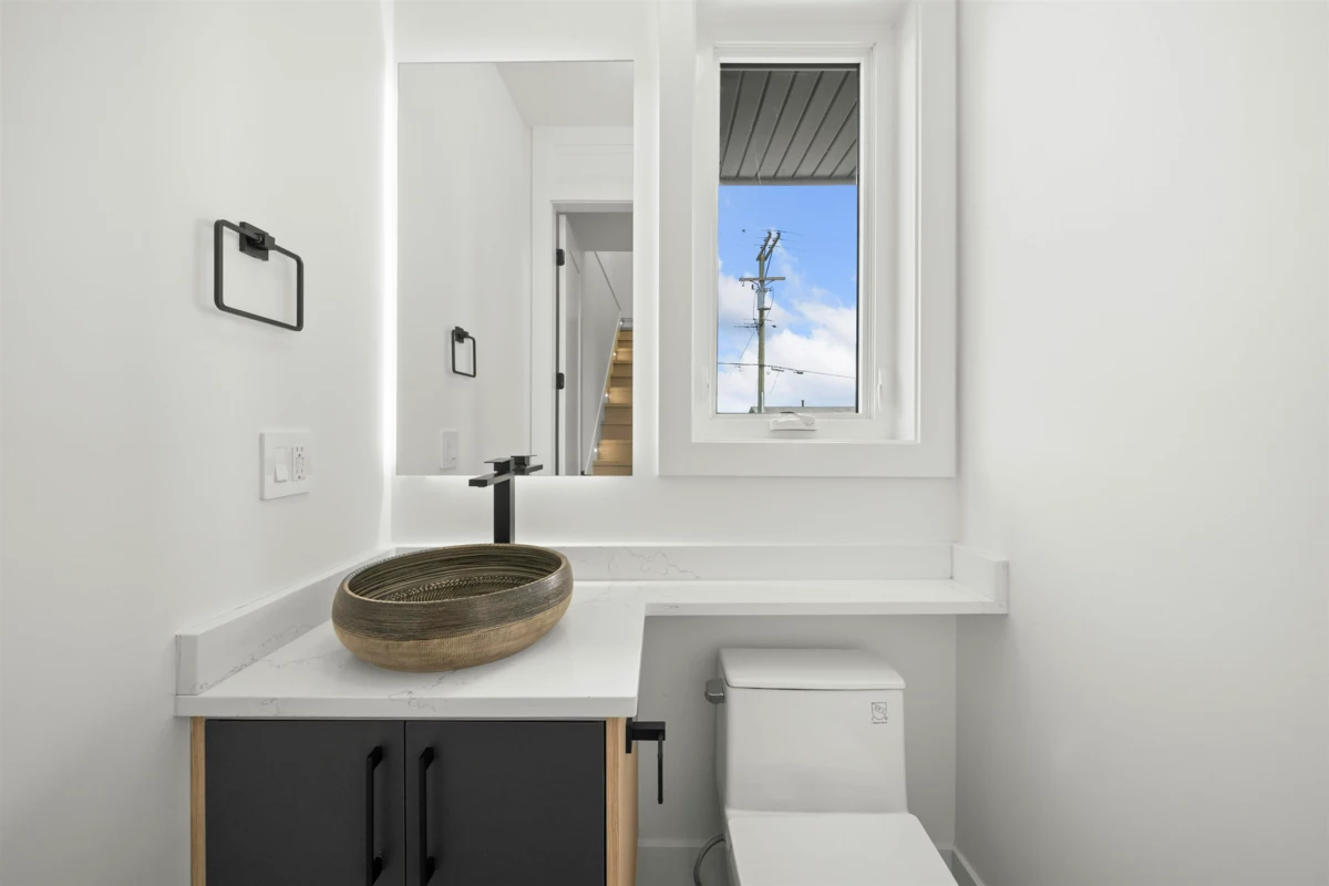 Walk-In Closet Photo of 2 314 Nelson Street, Coquitlam, BC