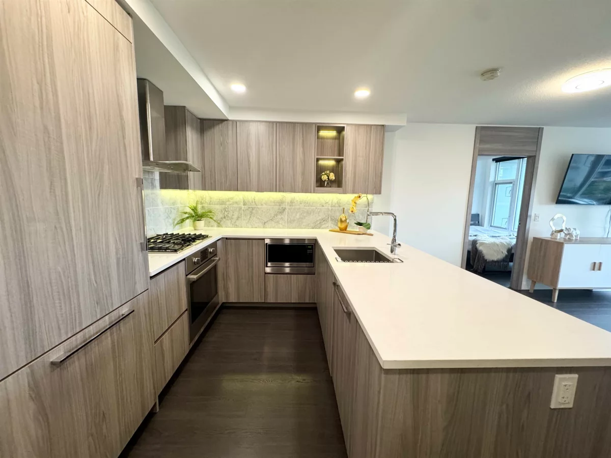 Primary Bathroom Photo of 801 8800 Hazelbridge Way, Richmond, BC