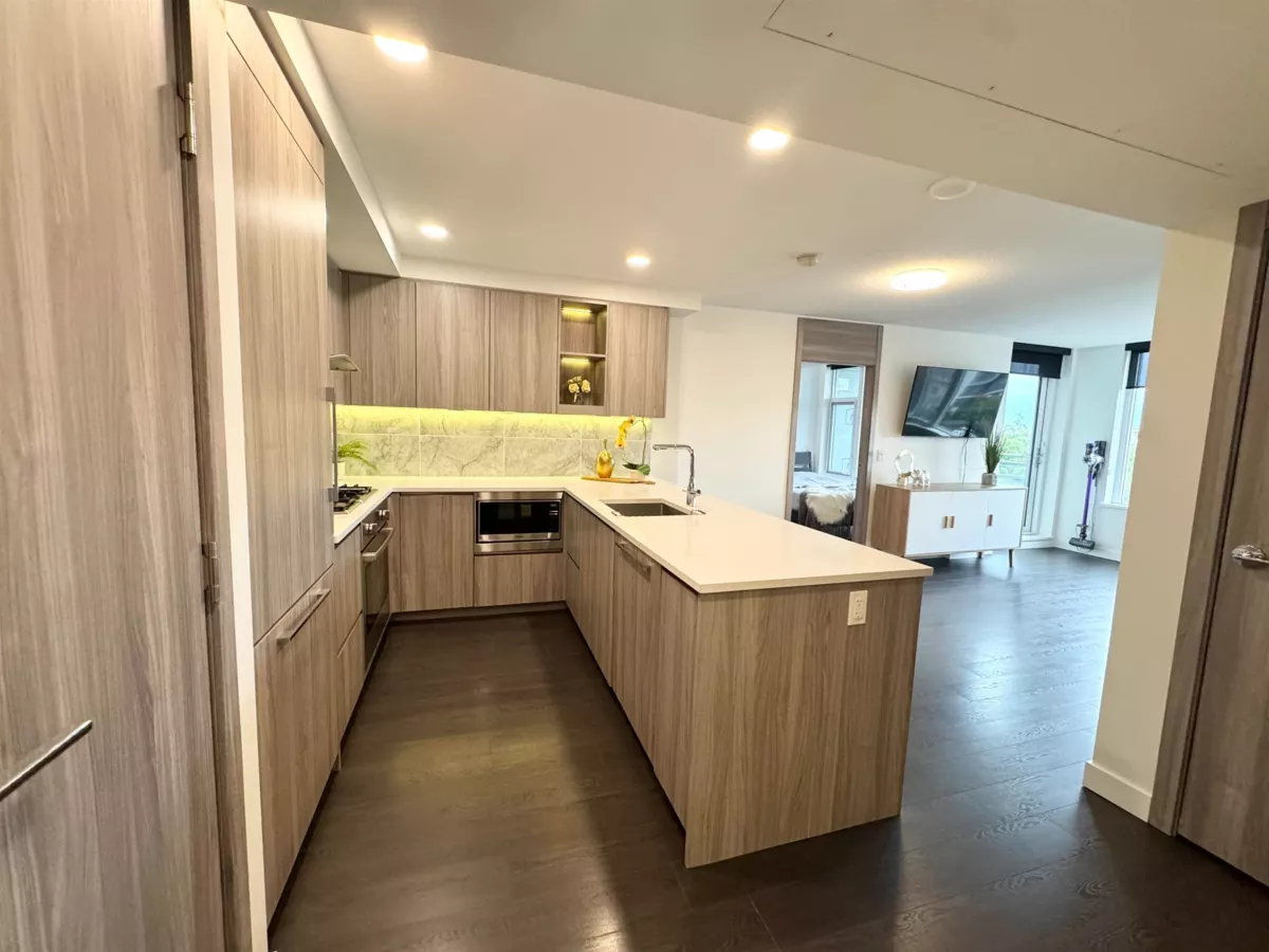 Walk-In Closet Photo of 801 8800 Hazelbridge Way, Richmond, BC