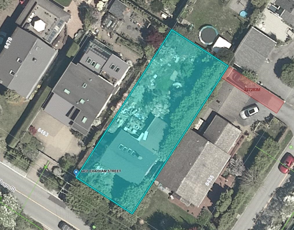 Living Room Photo of 6431 Chatham Street, West Vancouver, BC