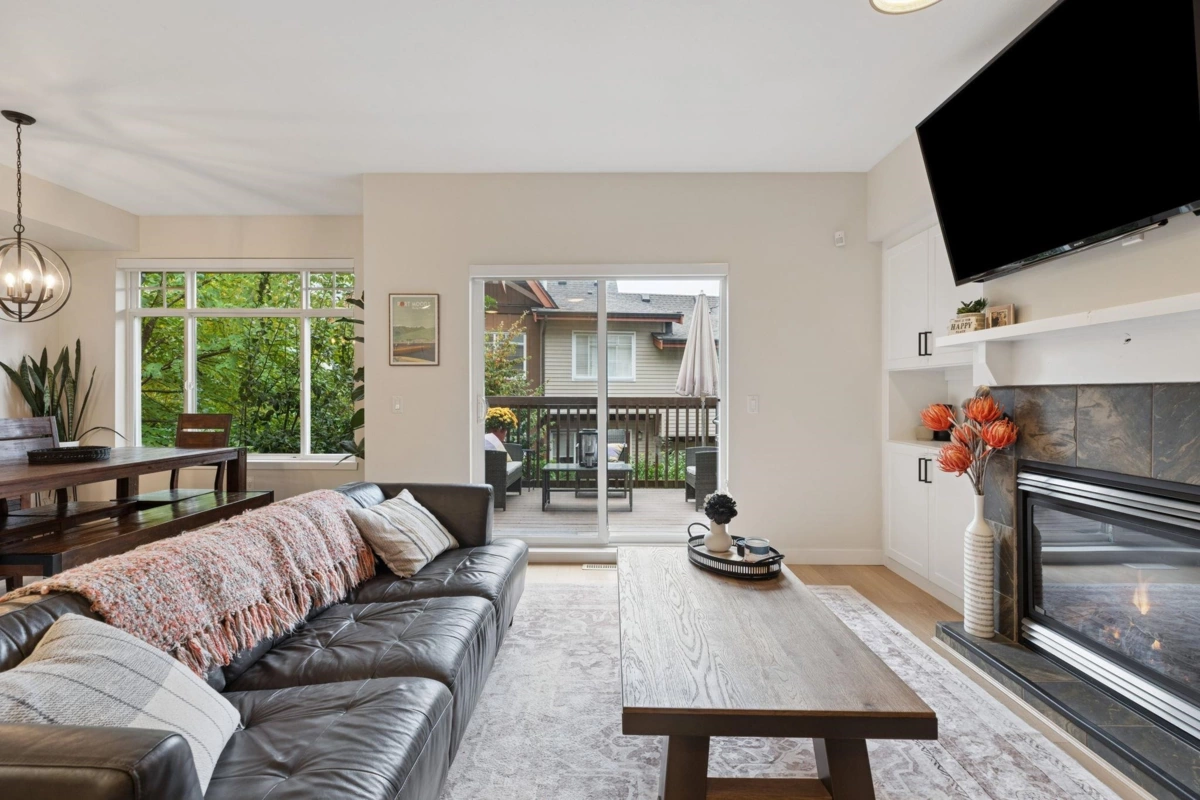 Dining Area Photo of 139 2000 Panorama Drive, Port Moody, BC
