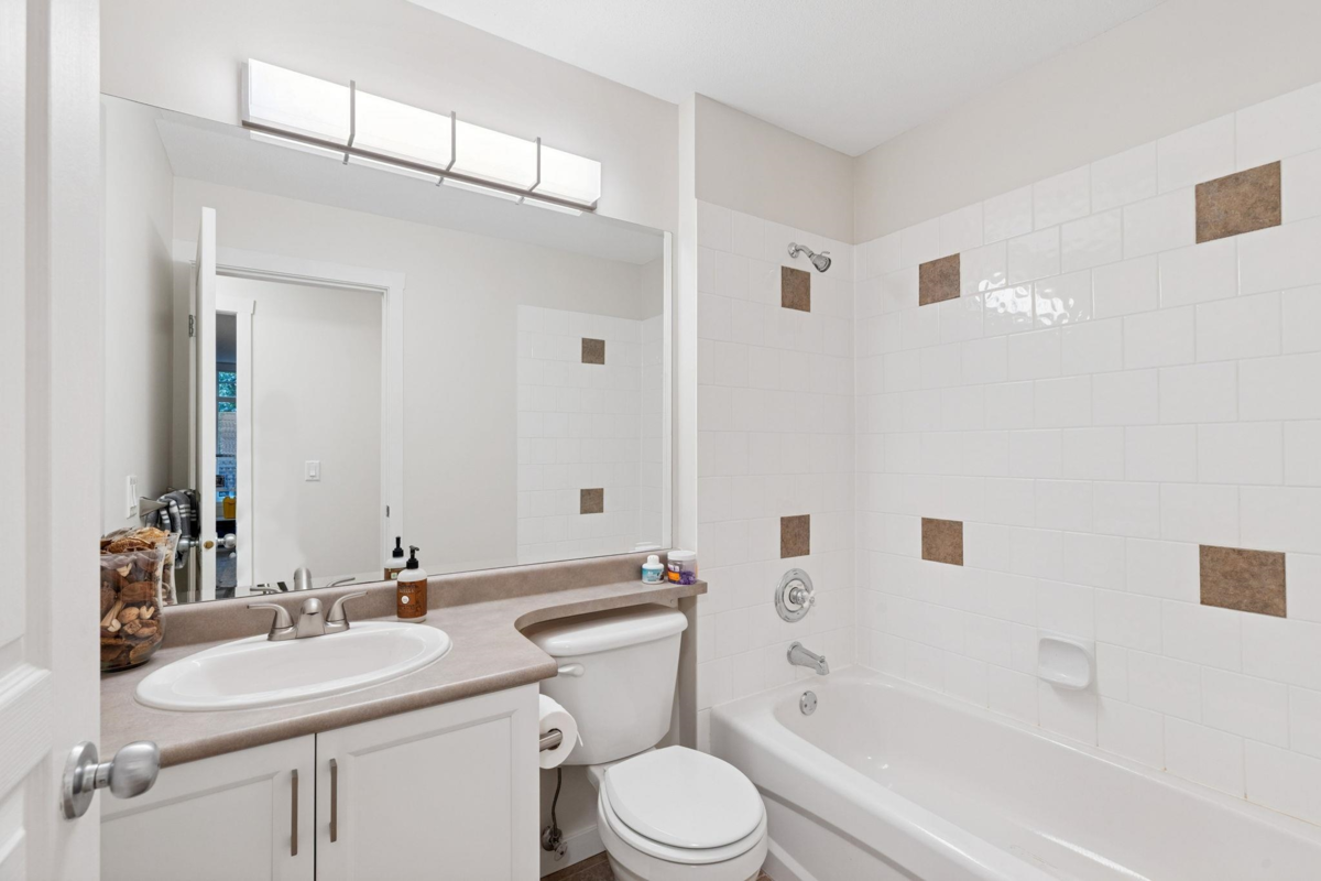 Hot Tub / Spa Photo of 139 2000 Panorama Drive, Port Moody, BC