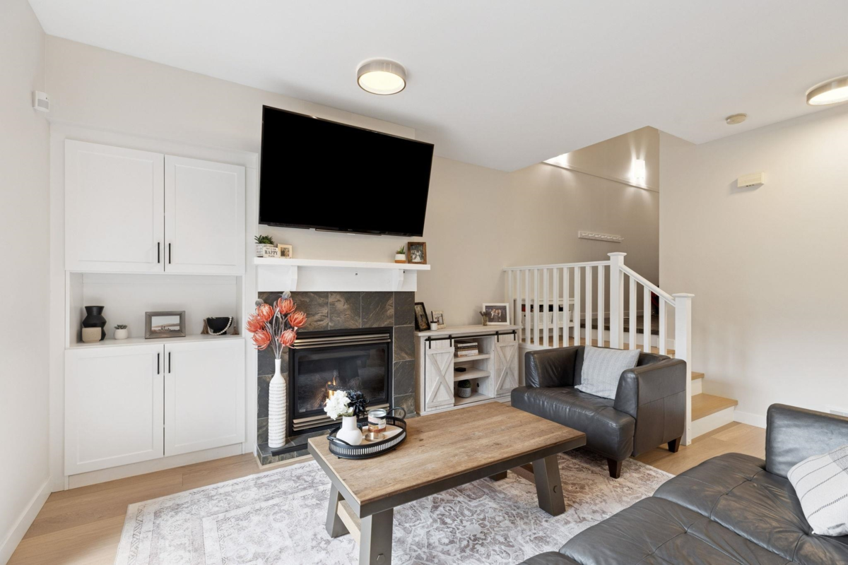 Kitchen Island Photo of 139 2000 Panorama Drive, Port Moody, BC