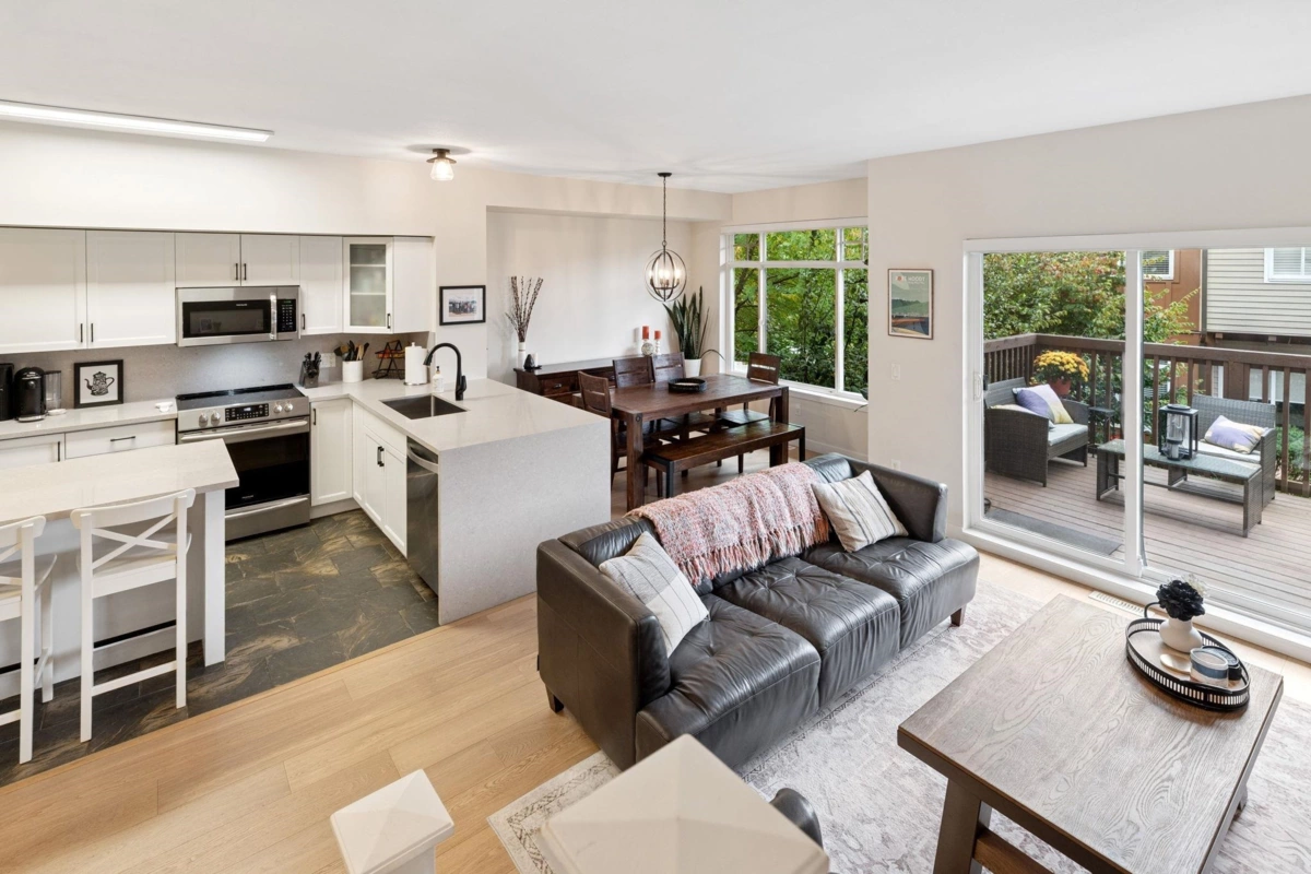 Kitchen Photo of 139 2000 Panorama Drive, Port Moody, BC