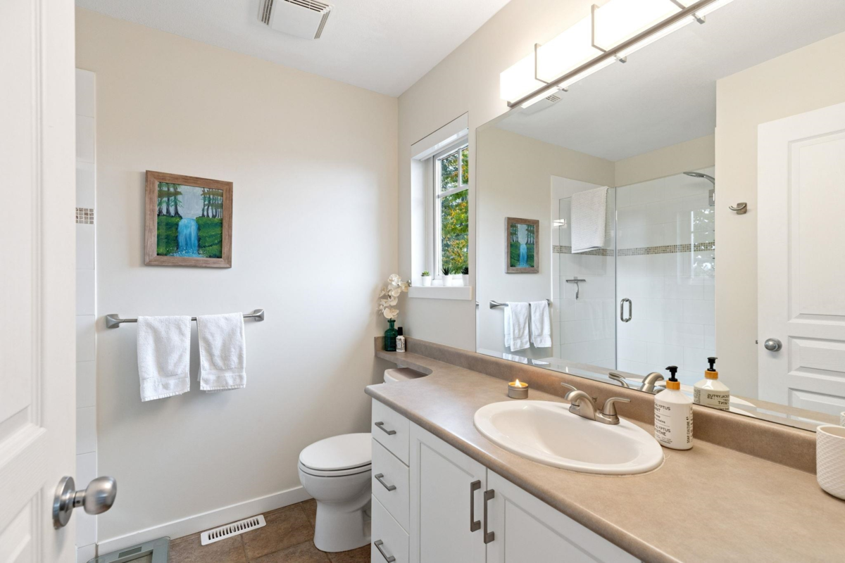 Laundry Room Photo of 139 2000 Panorama Drive, Port Moody, BC