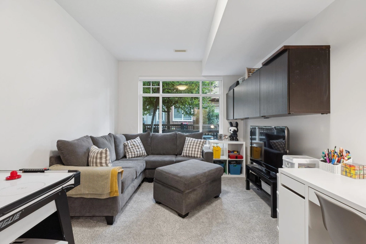 Swimming Pool Photo of 139 2000 Panorama Drive, Port Moody, BC