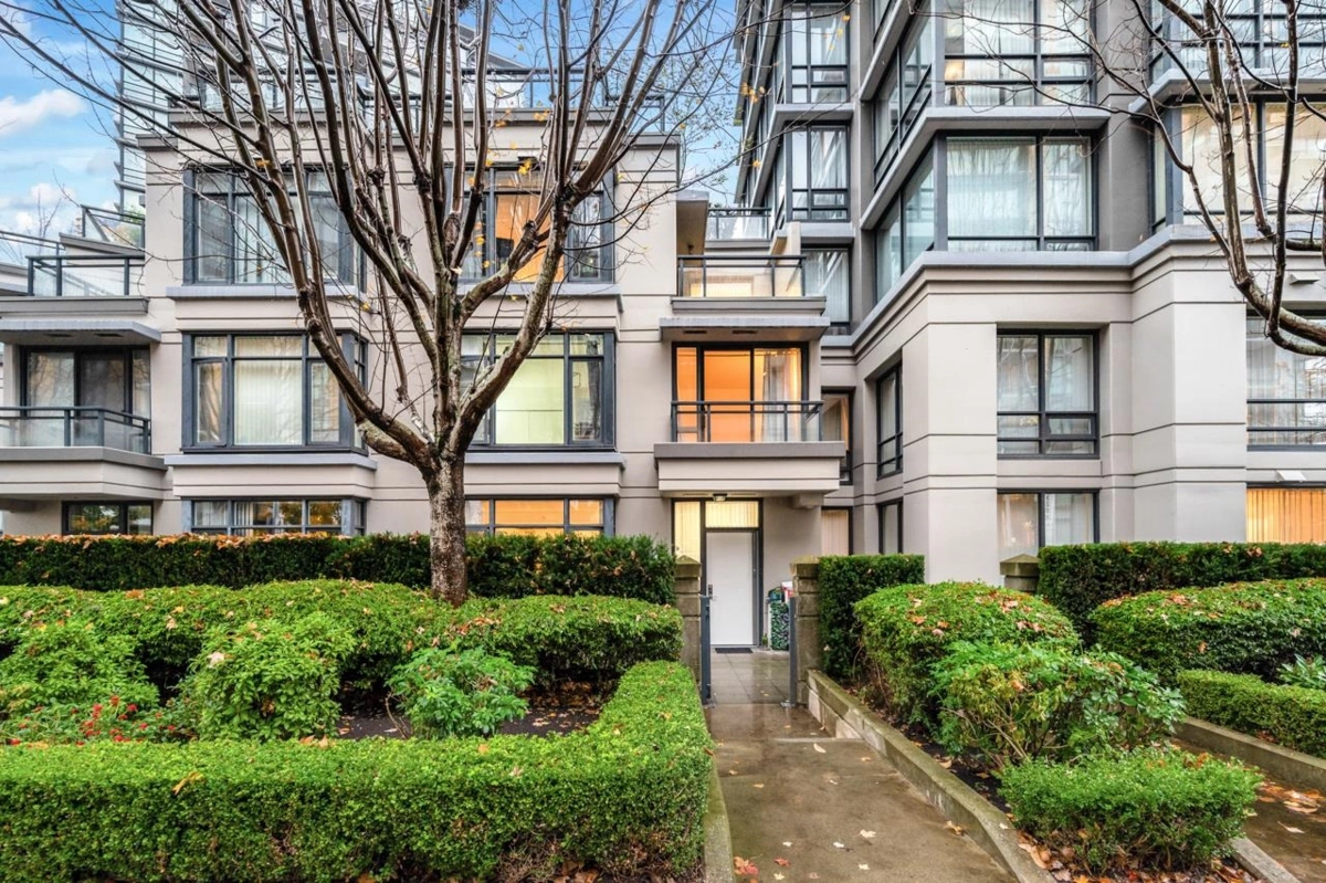 Primary Bathroom Photo of 1 3111 Corvette Way, Richmond, BC