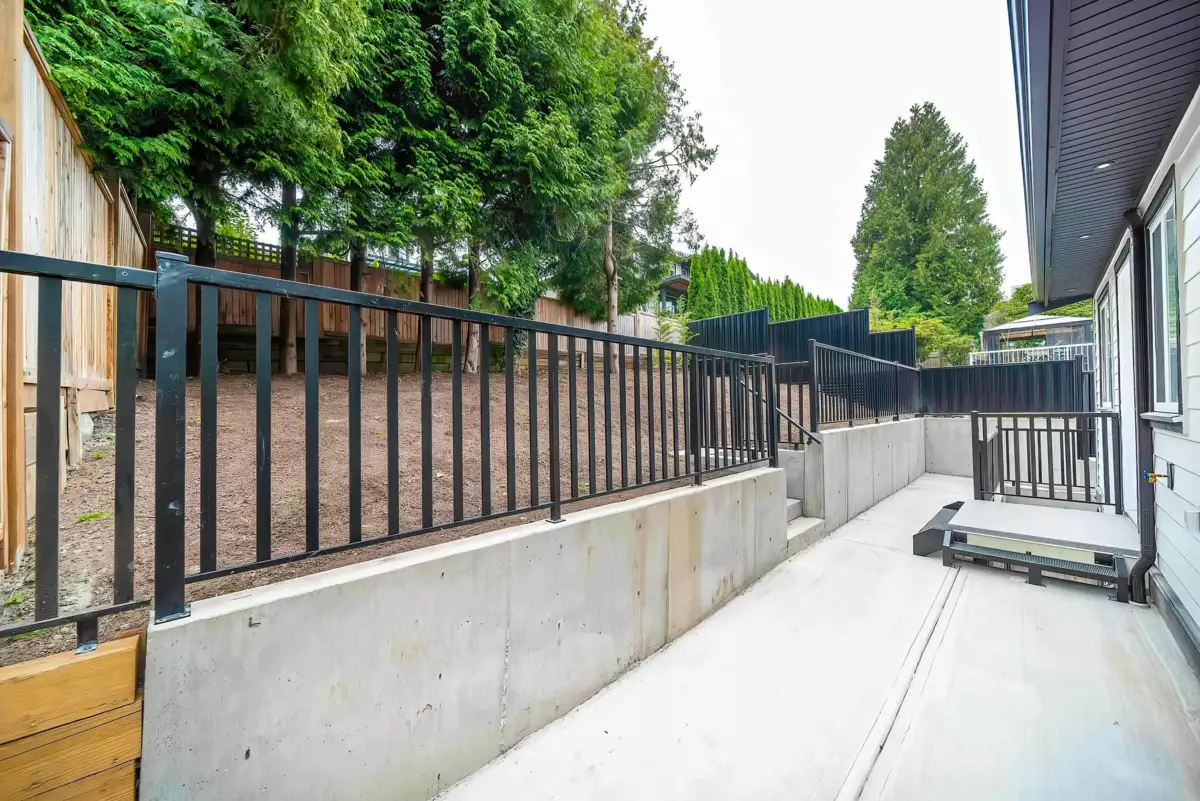 Entry Foyer Photo of 7820 Stanley Street, Burnaby, BC