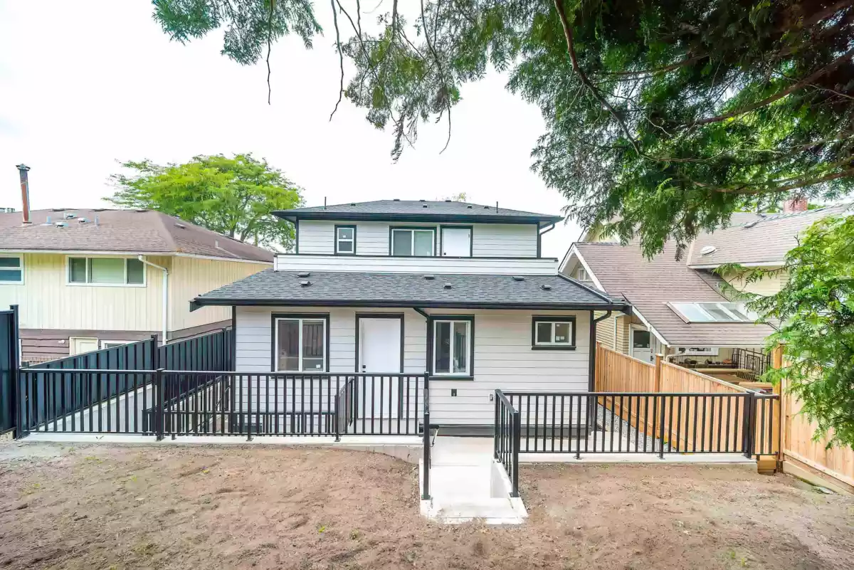 Hallway Photo of 7820 Stanley Street, Burnaby, BC