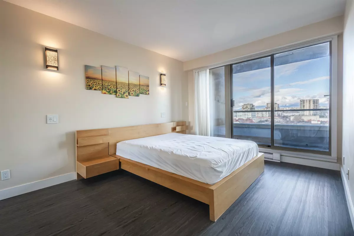 Kitchen Island Photo of 908 8297 Saba Road, Richmond, BC