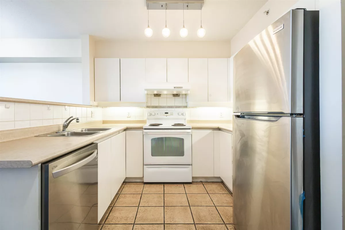 Primary Bathroom Photo of 908 8297 Saba Road, Richmond, BC