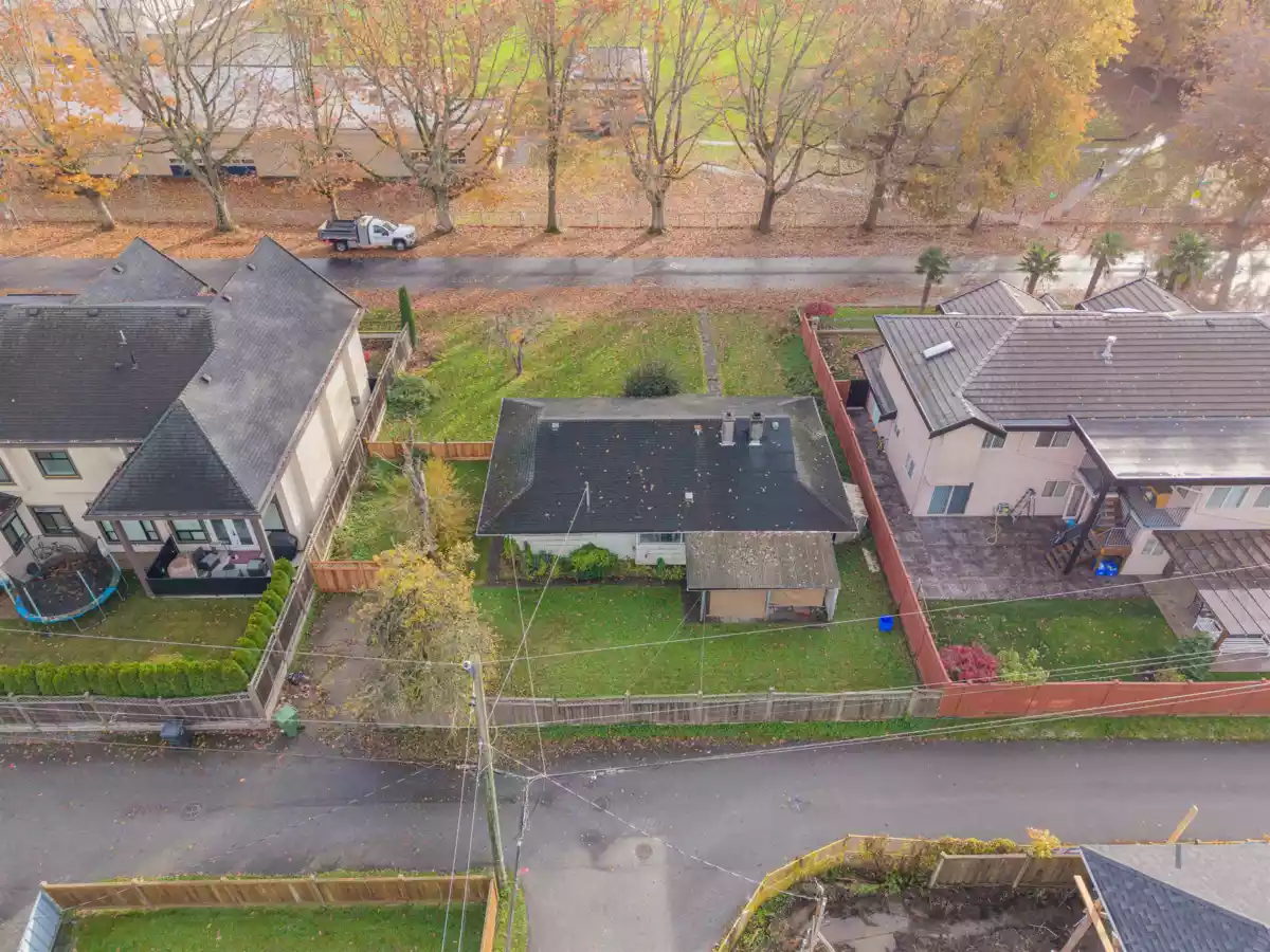 Kitchen Island Photo of 10891 Maddocks Road, Richmond, BC