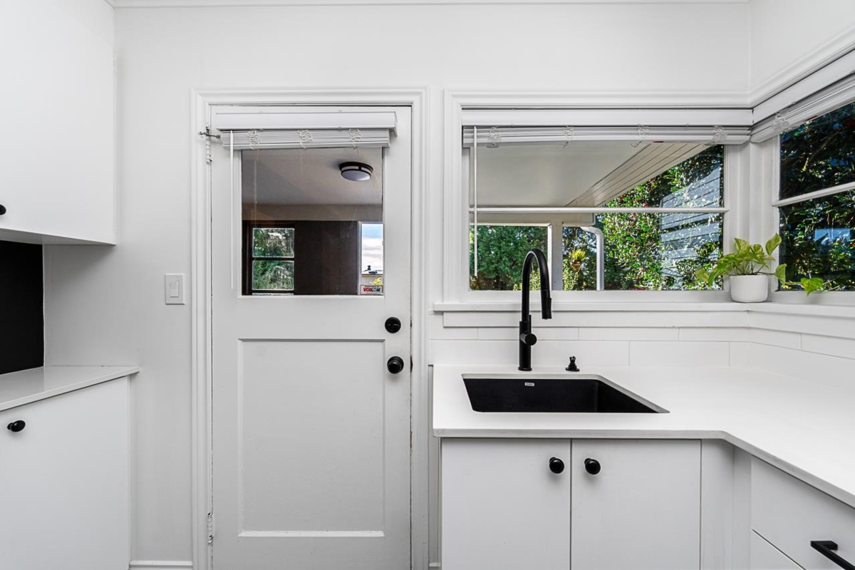Breakfast Nook Photo of 1258 Jefferson Avenue, West Vancouver, BC