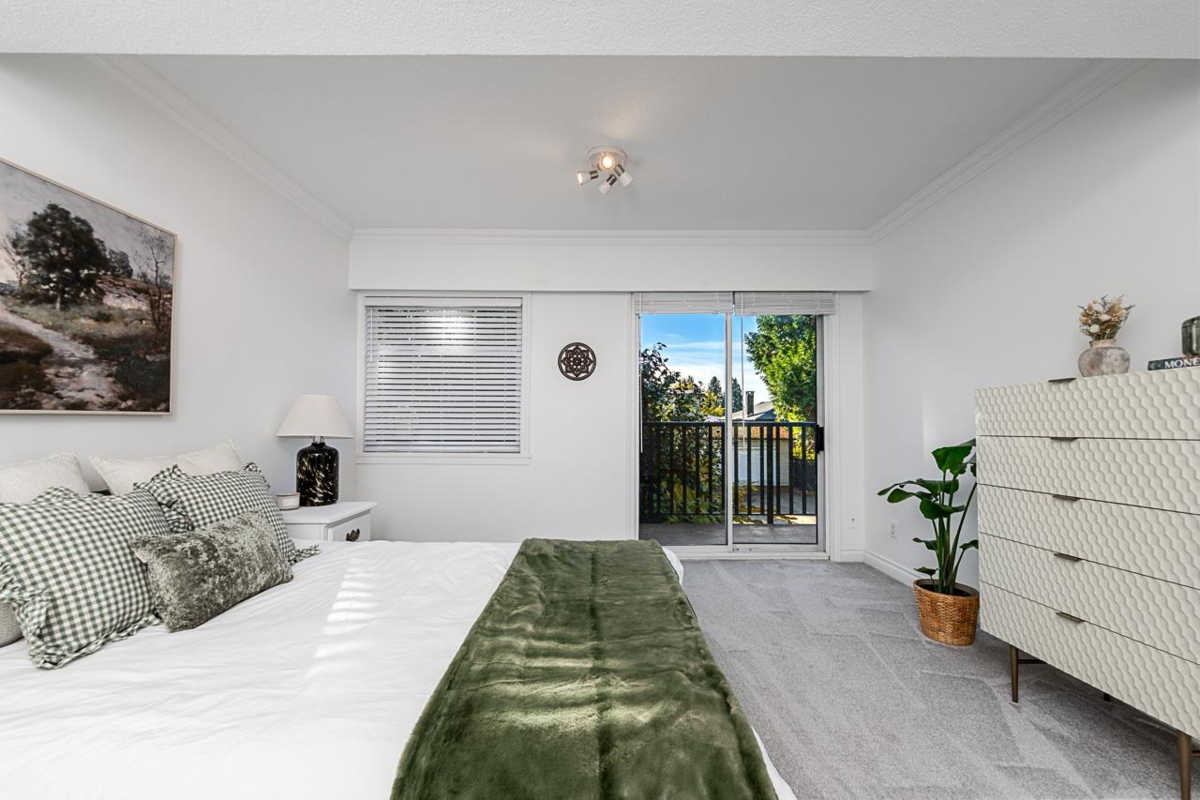 Guest Bathroom Photo of 1258 Jefferson Avenue, West Vancouver, BC