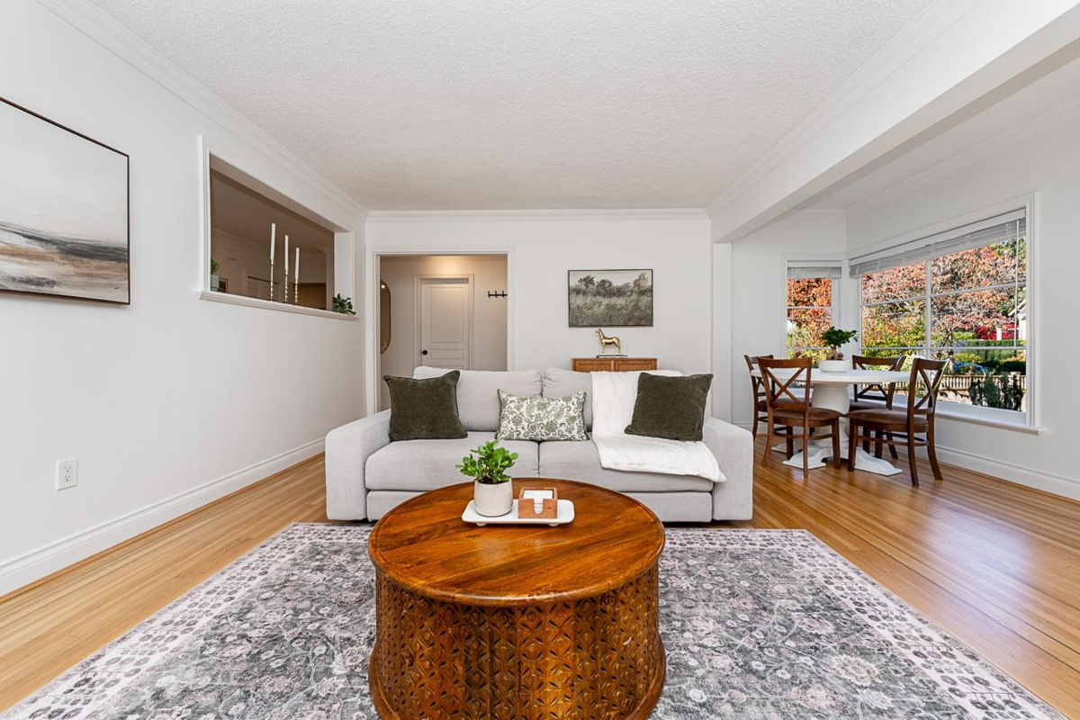Kitchen Photo of 1258 Jefferson Avenue, West Vancouver, BC