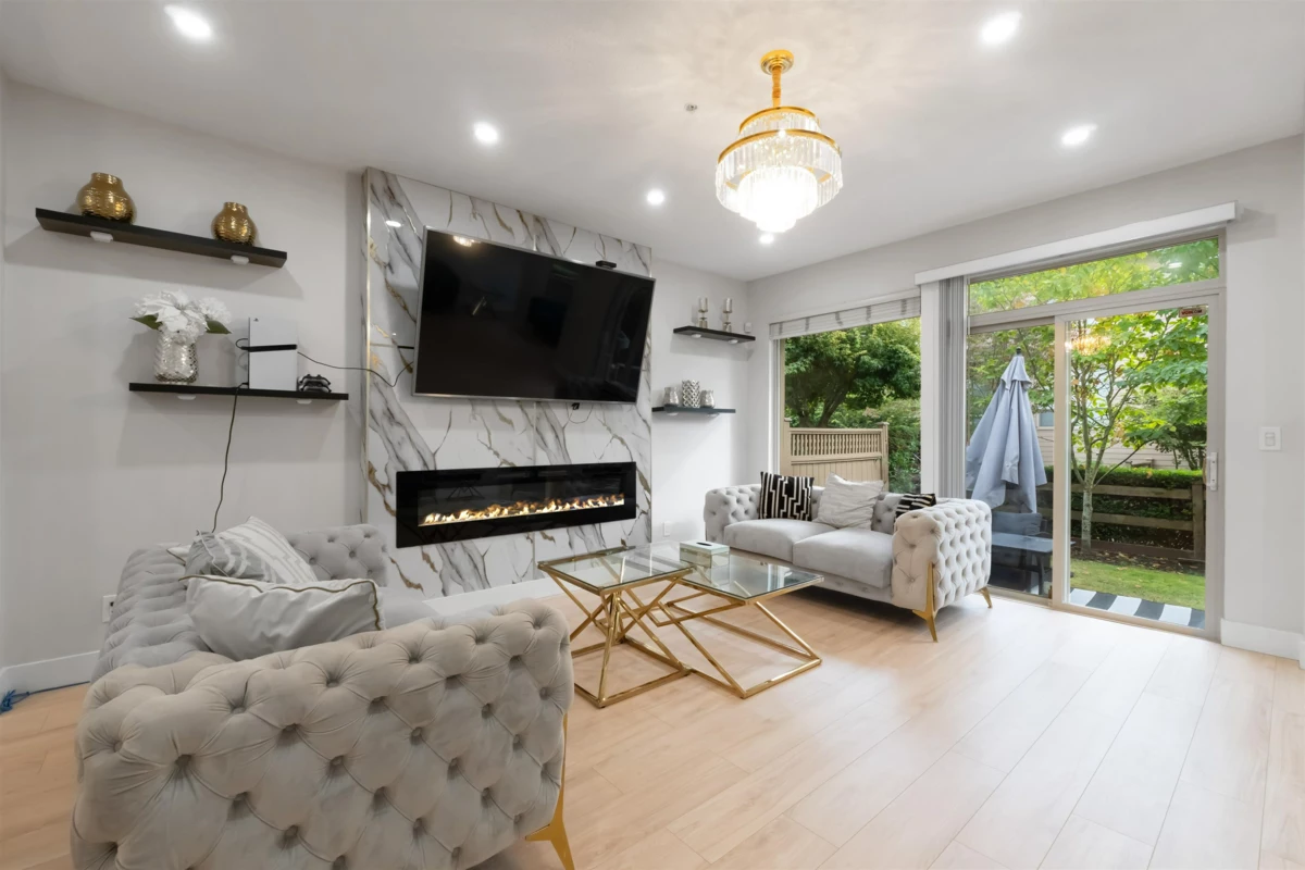 Kitchen Photo of 43 16655 64 Avenue, Surrey, BC