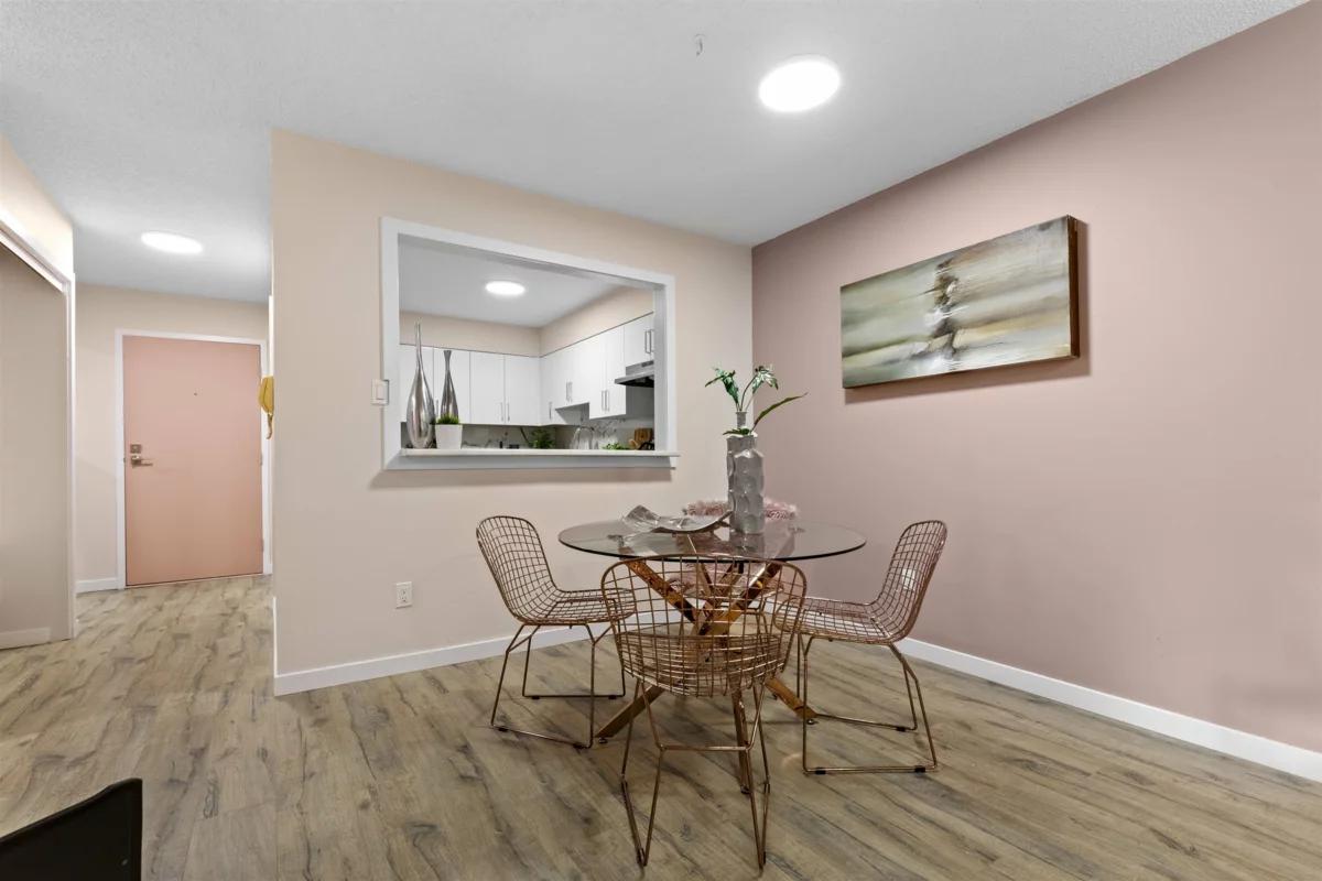 Family Room Photo of 308 1561 Vidal Street, White Rock, BC