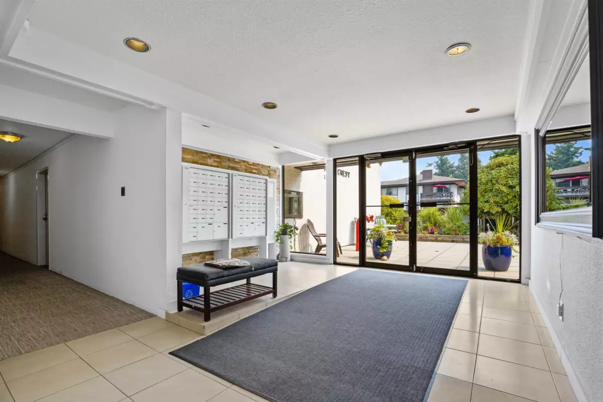 Kitchen Island Photo of 308 1561 Vidal Street, White Rock, BC