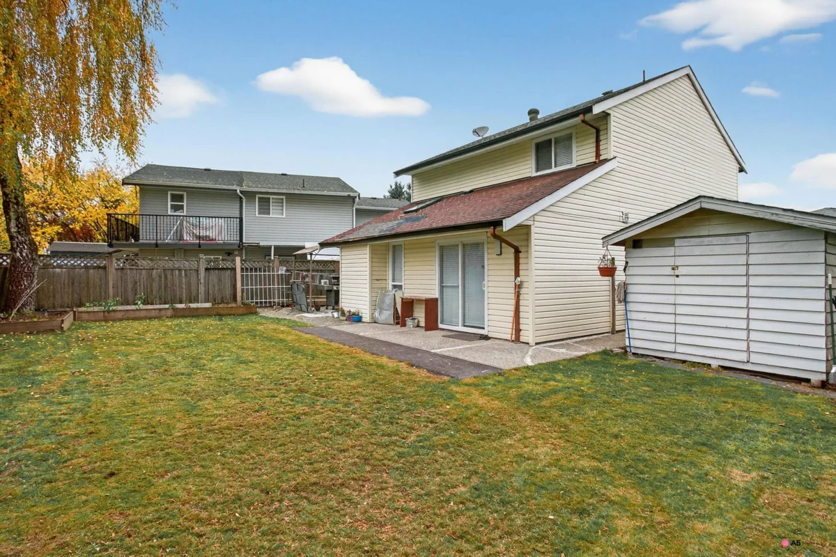 Hallway Photo of 7363 129 Street, Surrey, BC