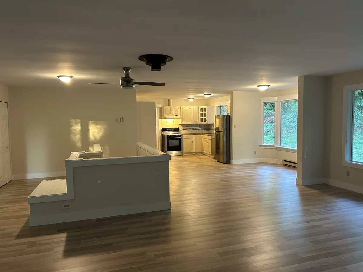 Kitchen Island Photo of 9232 Farrington Street, Mission, BC