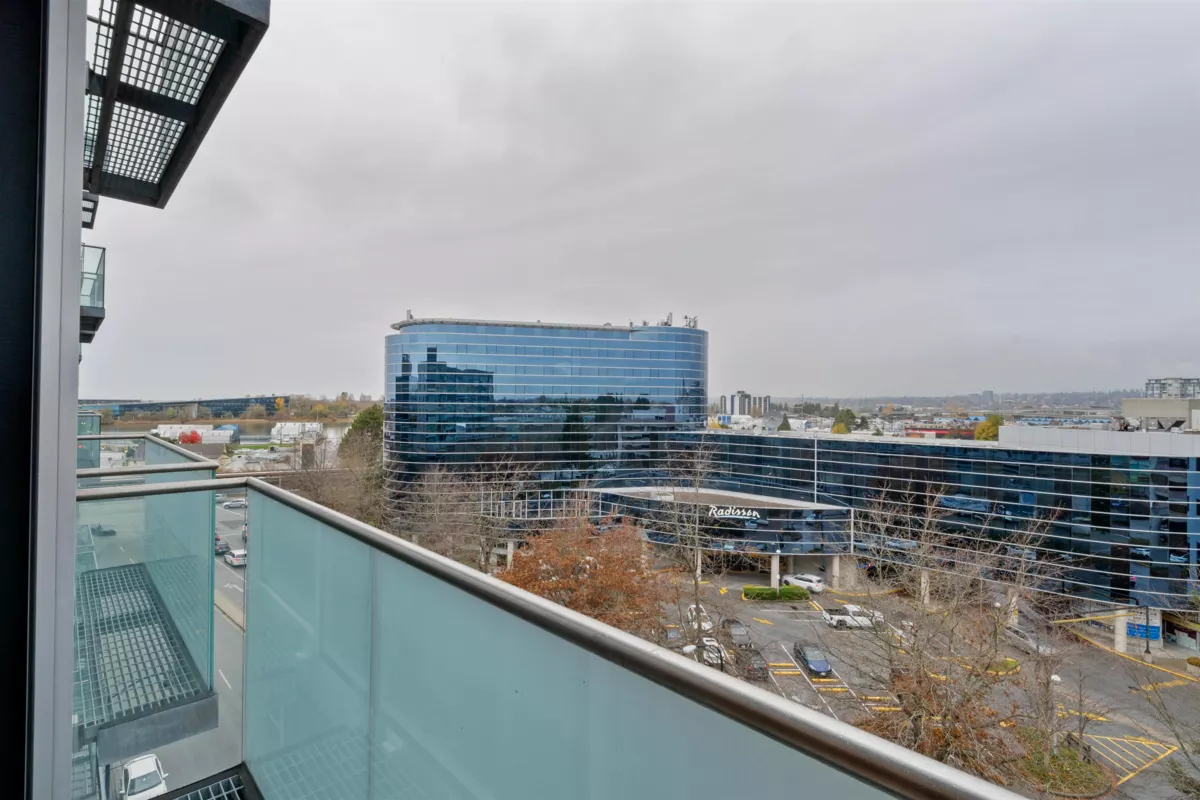 Kitchen Island Photo of 713 8080 Cambie Road, Richmond, BC