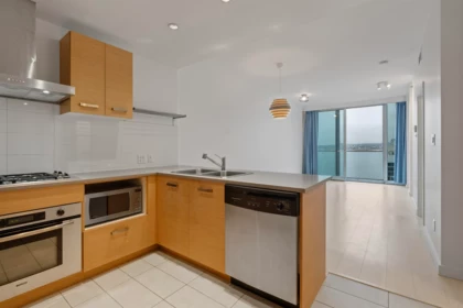 713 8080 Cambie Road, Richmond, BC, Richmond — Apartment/Condo for sale