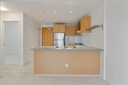 713 8080 Cambie Road, Richmond, BC, Richmond — Apartment/Condo for sale