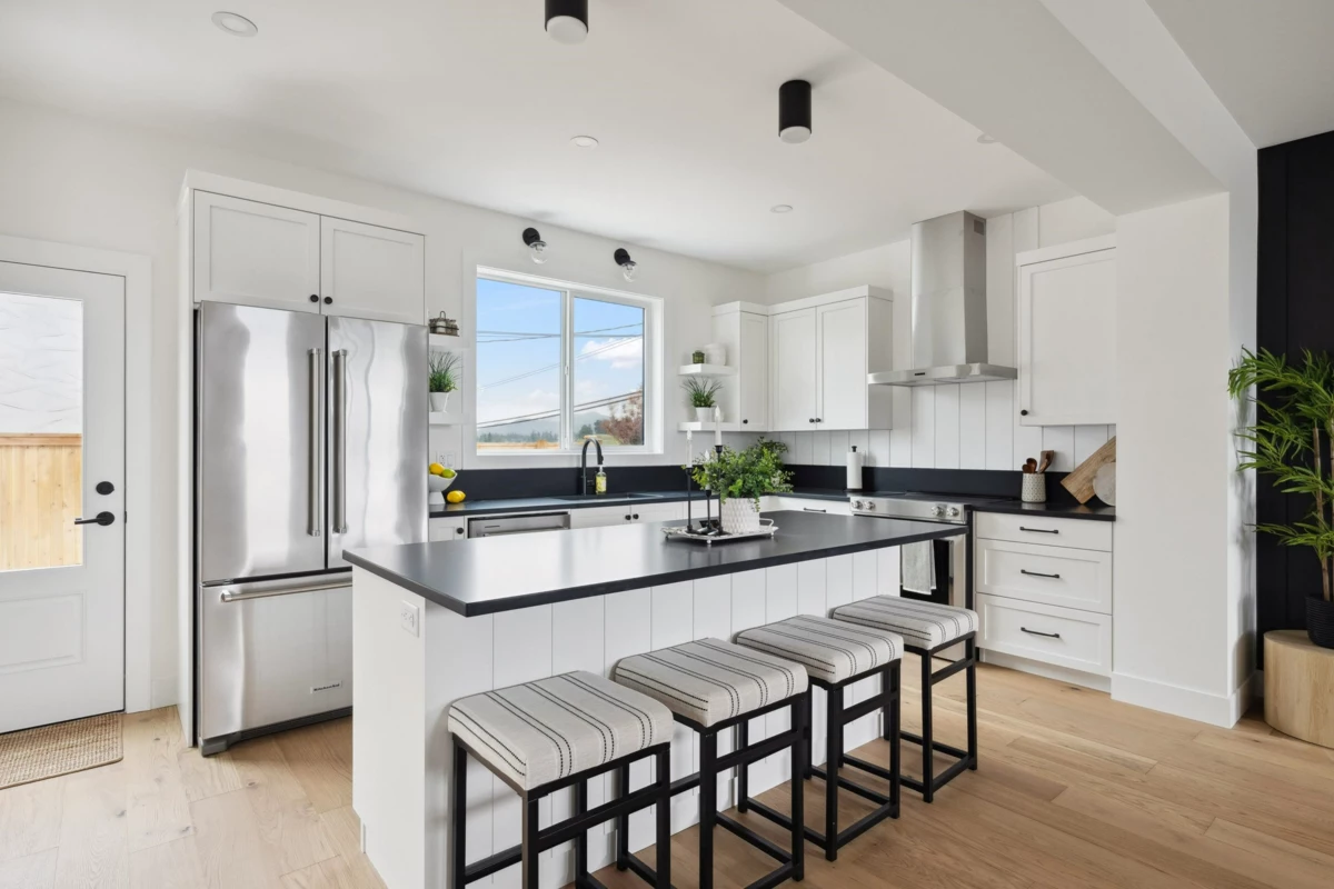 Kitchen Island Photo of 2481 Beck Road, Abbotsford, BC