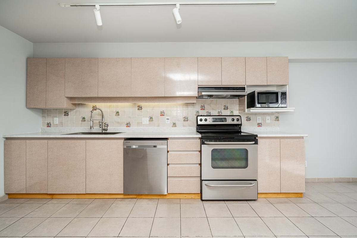 Family Room Photo of 1501 555 Austin Avenue, Coquitlam, BC