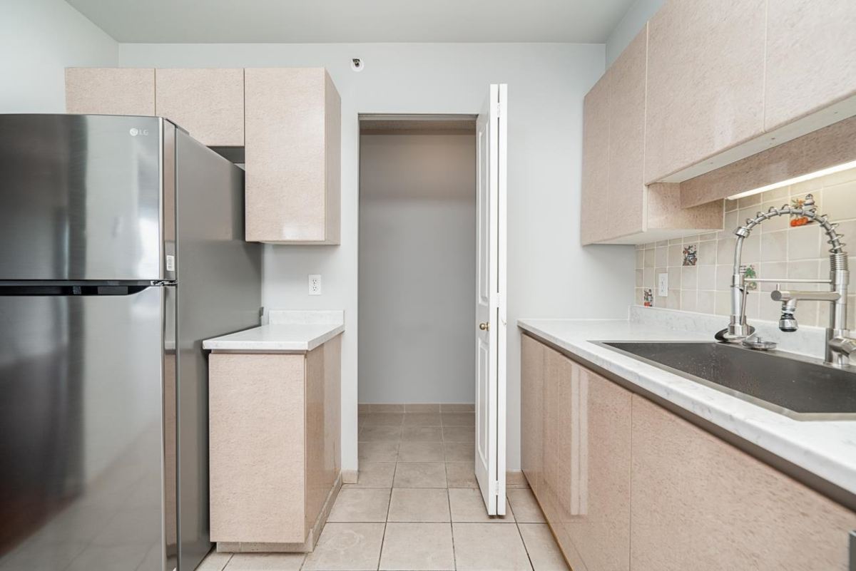 Kitchen Island Photo of 1501 555 Austin Avenue, Coquitlam, BC