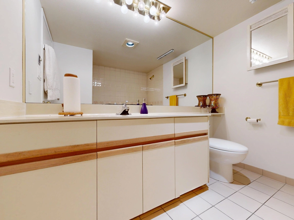 Hallway Photo of 1005 995 Roche Point Drive, North Vancouver, BC