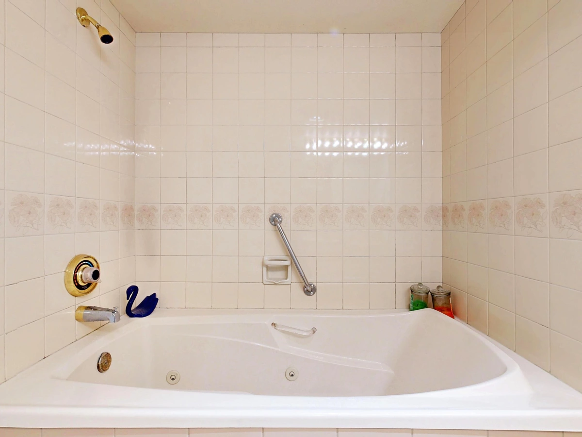 Laundry Room Photo of 1005 995 Roche Point Drive, North Vancouver, BC