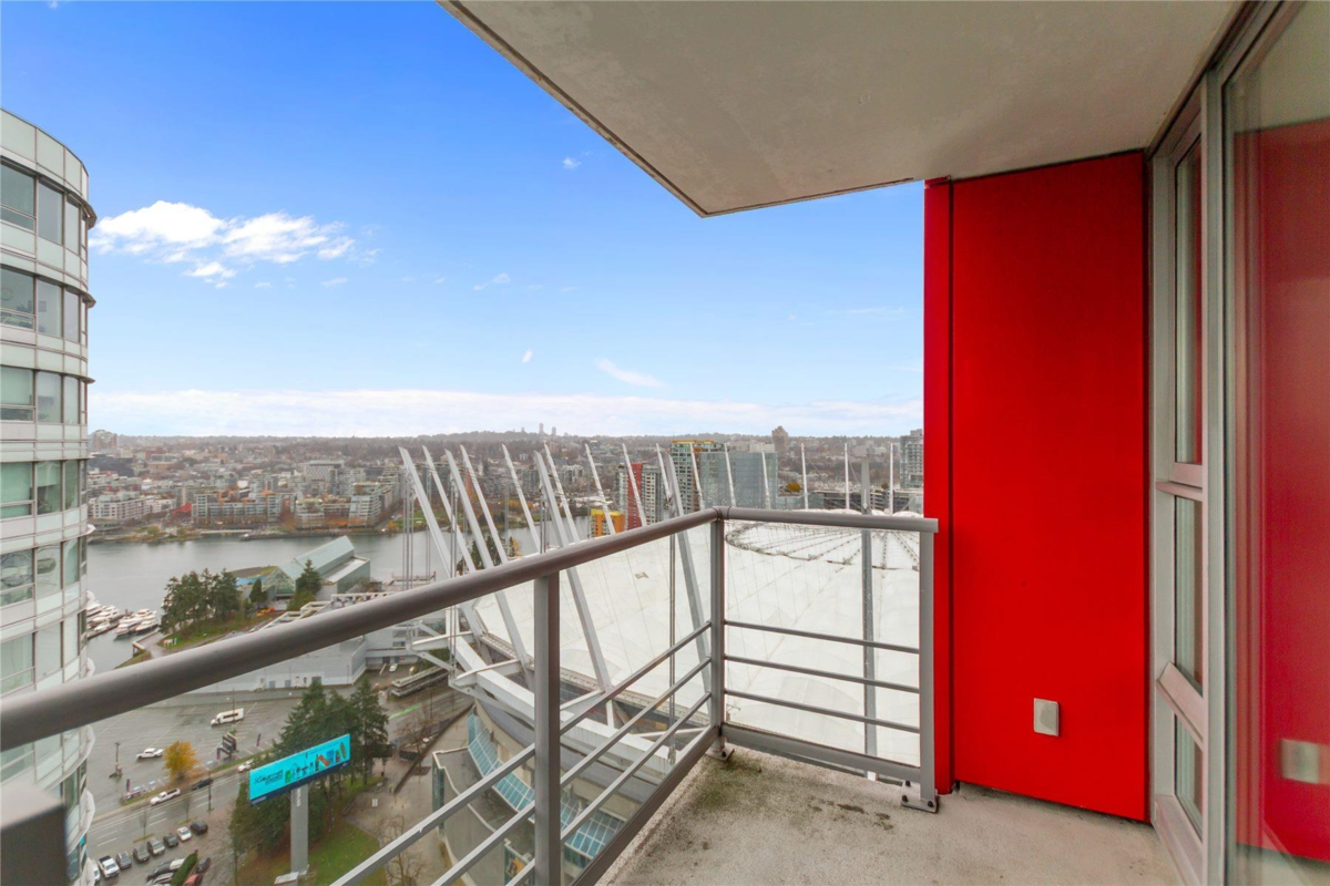 Dining Area Photo of 3108 111 W Georgia Street, Vancouver, BC