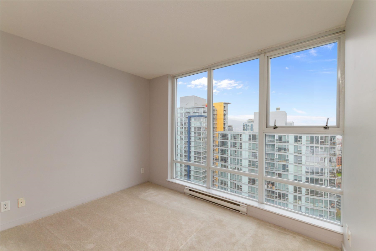 Walk-In Closet Photo of 3108 111 W Georgia Street, Vancouver, BC