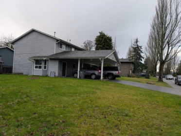17176 62 Avenue, Surrey, BC, Cedar Hills — 6 bed half duplex for sale