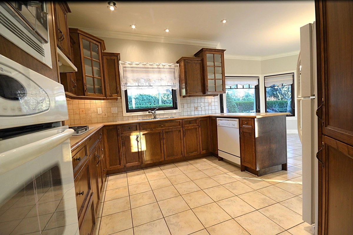 Breakfast Nook Photo of 610 Robinson Street, Coquitlam, BC