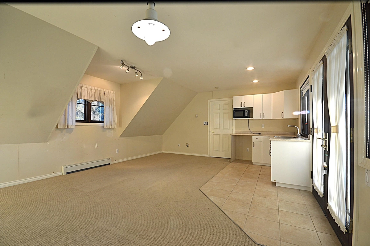 Entry Foyer Photo of 610 Robinson Street, Coquitlam, BC