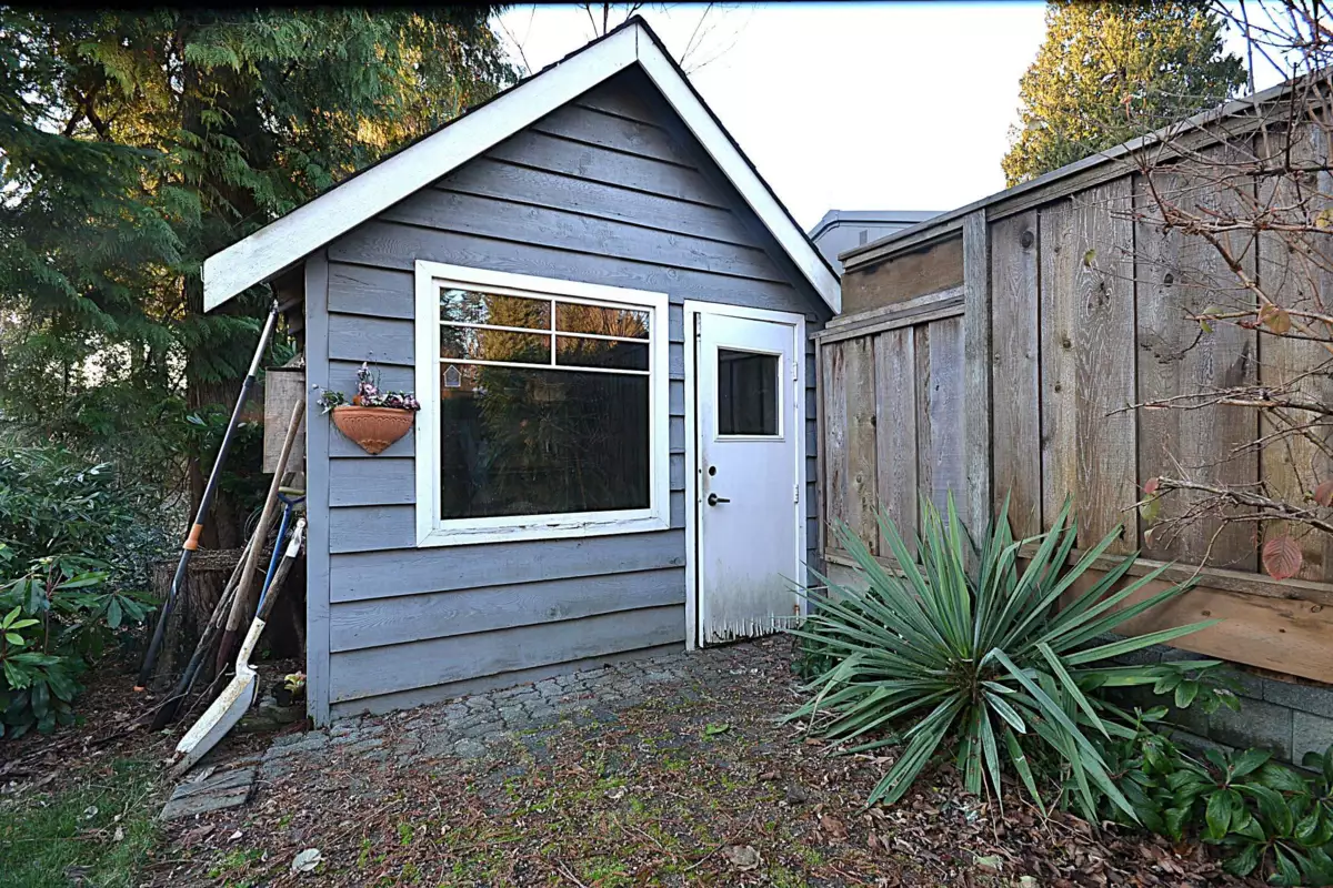 Garden / Landscaping Photo of 610 Robinson Street, Coquitlam, BC