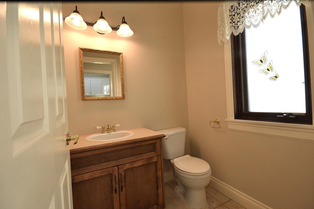 Kitchen Island Photo of 610 Robinson Street, Coquitlam, BC