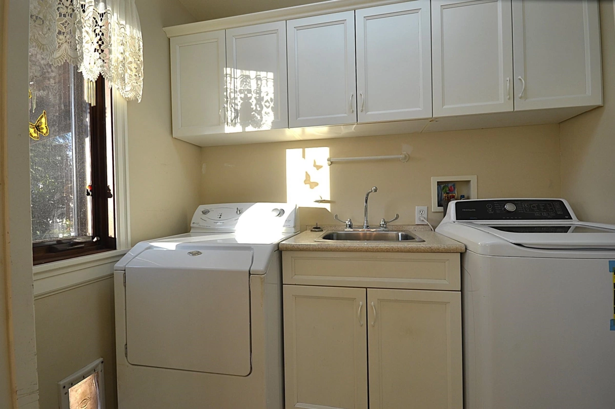 Pantry Photo of 610 Robinson Street, Coquitlam, BC